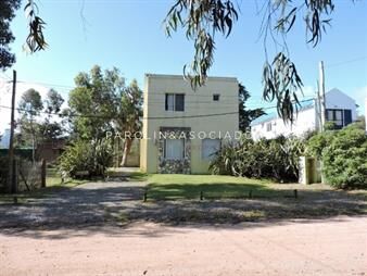 https://web5.gallito.com.uy/casa-de-3-dormitorios-en-la-barra-punta-del-este-inmuebles-18654922