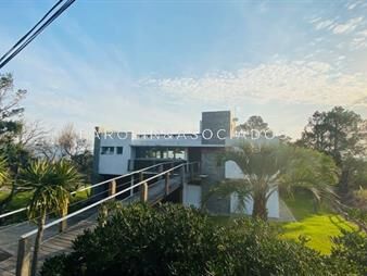 https://www.gallito.com.uy/casa-de-3-dormitorios-en-punta-ballena-inmuebles-18881095