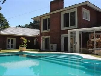 https://www.gallito.com.uy/excepcional-casa-de-dos-plantas-en-lugano-inmuebles-19365319