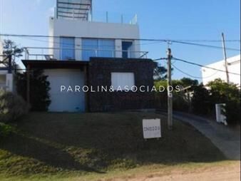 https://web5.gallito.com.uy/casa-en-venta-de-3-dormitorios-en-la-barra-inmuebles-19624937
