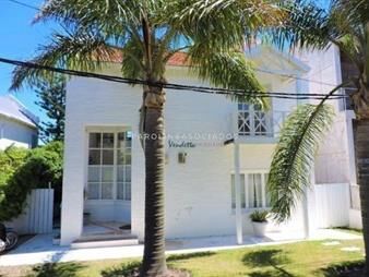 https://web5.gallito.com.uy/casa-en-venta-de-4-dormitorios-en-la-barra-inmuebles-19629264