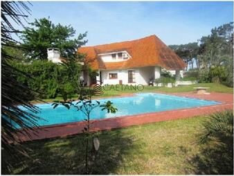 https://web5.gallito.com.uy/espaciosa-y-cã³moda-casa-con-una-gran-piscina-en-un-agradab-inmuebles-20135601