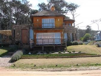 https://web5.gallito.com.uy/venta-de-casa-de-4-dormitorios-en-montoya-punta-del-este-inmuebles-20291646