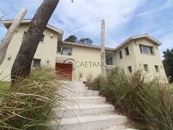 https://web5.gallito.com.uy/alquiler-anual-de-casa-4-dormitorios-servicio-en-laguna-b-inmuebles-18410504