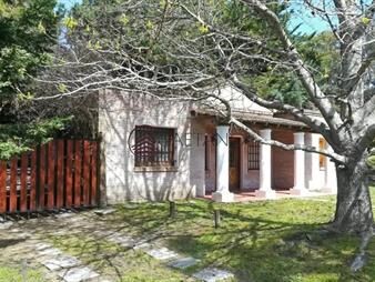 https://web5.gallito.com.uy/hermoso-chalet-a-2-cuadras-de-playa-brava-inmuebles-20534262