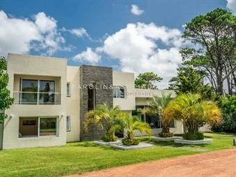 https://web5.gallito.com.uy/hermosa-casa-en-boulevard-park-mansa-inmuebles-21077763