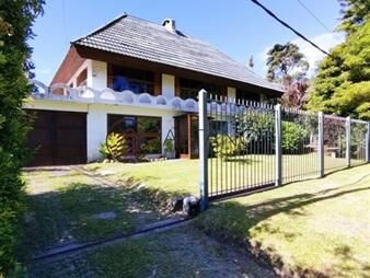 https://www.gallito.com.uy/venta-de-hermosa-casa-en-barrio-pinares-3-dormitorios-inmuebles-21246206