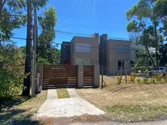 https://web5.gallito.com.uy/ph-separado-en-pinares-a-2-cuadras-del-mar-inmuebles-18411636