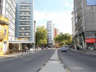 https://web5.gallito.com.uy/venta-amplio-terreno-por-constituyente-cordon-montevideo-inmuebles-21165153