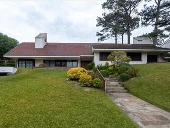 https://www.gallito.com.uy/vendo-casa-6-dormitorios-cantegril-punta-del-este-piscina-inmuebles-21602599