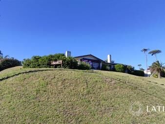 https://www.gallito.com.uy/casa-en-pinares-a-100-metros-del-mar-inmuebles-21329818