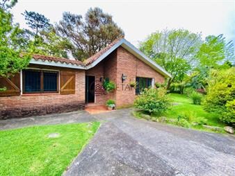 https://web5.gallito.com.uy/excepcional-casa-sobre-camino-a-la-laguna-inmuebles-19131769
