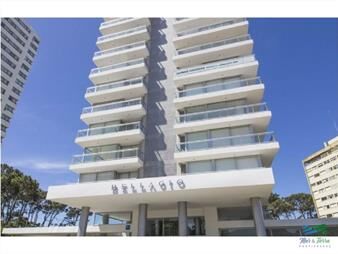 https://web5.gallito.com.uy/apartamento-en-alquiler-sobre-roosevelt-con-piscina-y-servi-inmuebles-22537516