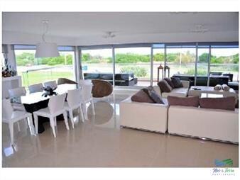 https://web5.gallito.com.uy/vendo-apartamento-3-dormitorios-primera-linea-playa-brava-inmuebles-22537557
