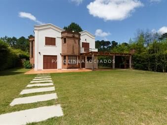 https://www.gallito.com.uy/hermosa-casa-de-4-dormitorios-a-la-venta-inmuebles-22549349