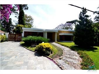 https://www.gallito.com.uy/en-venta-y-alquiler-de-temporada-espectacular-casa-en-p-inmuebles-22537697
