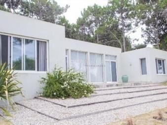 https://web5.gallito.com.uy/casa-en-venta-de-3-dormitorios-en-la-barra-inmuebles-19767854