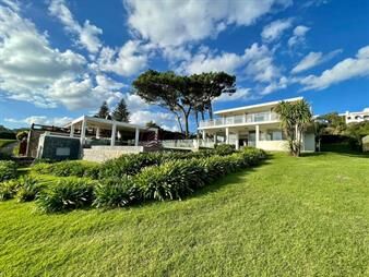 https://web5.gallito.com.uy/exclusiva-casa-sobre-la-playa-de-solanas-excelentes-vistas-inmuebles-20680715