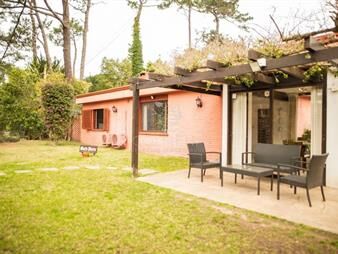 https://www.gallito.com.uy/alquiler-a-pocas-cuadras-de-playa-mansa-inmuebles-22909721