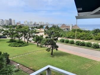 https://web5.gallito.com.uy/apartamento-en-primera-linea-al-mar-reciclado-pronto-para-inmuebles-22909892