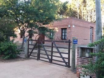 https://web5.gallito.com.uy/hermosa-casa-con-gran-metraje-de-terreno-inmuebles-21244990