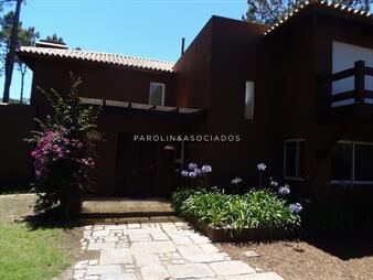 https://web5.gallito.com.uy/venta-de-casa-de-4-dormitorios-en-laguna-blanca-inmuebles-22700566