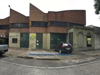 https://www.gallito.com.uy/venta-local-terreno-arenal-grande-la-comercial-mayorista-inmuebles-23972926