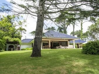https://web5.gallito.com.uy/espectacular-casa-en-ubicacion-privilegiada-al-lado-del-clu-inmuebles-21202388