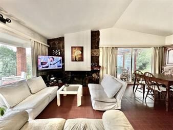 https://web5.gallito.com.uy/casa-en-venta-en-el-corazon-del-playa-mansa-4-dormitorios-inmuebles-23957057