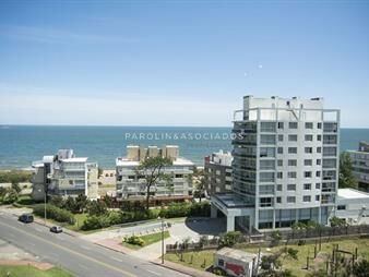 https://web5.gallito.com.uy/departamento-de-3-dormitorios-con-mejoras-frente-al-mar-en-inmuebles-23002944