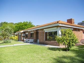 https://www.gallito.com.uy/hermosa-casa-en-pinares-rodeado-de-viviendas-todo-el-aãâ±-inmuebles-22618225