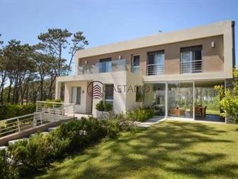 https://web5.gallito.com.uy/excelente-casa-de-dos-plantas-en-barrio-privado-inmuebles-21407738