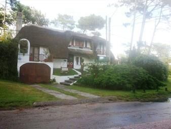 https://web5.gallito.com.uy/punta-del-este-pinares-cabaãâ±a-de-3-dormitorios-playr-inmuebles-19350996