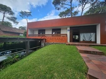 https://www.gallito.com.uy/casa-en-venta-en-playa-mansa-primeras-paradas-3-dormitori-inmuebles-23605193
