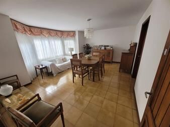 https://www.gallito.com.uy/muy-linda-casa-excelente-estado-de-conservacion-con-gran-inmuebles-24440562