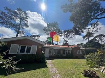 https://web5.gallito.com.uy/hermosa-casa-en-punta-del-este-inmuebles-24467132