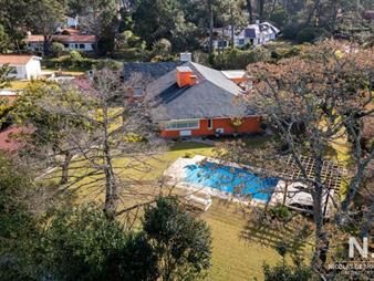 https://web5.gallito.com.uy/casa-de-5-dormitorios-con-piscina-en-agradable-zona-inmuebles-23353261