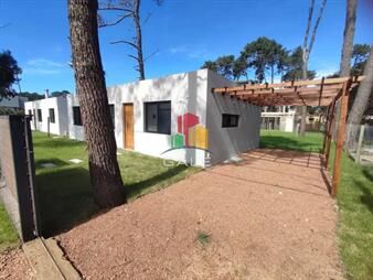 https://www.gallito.com.uy/hermosa-casa-a-estrenar-en-punta-del-este-inmuebles-24510415