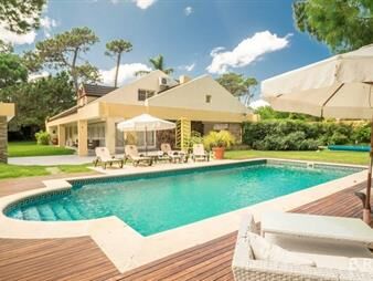 https://web5.gallito.com.uy/venta-casa-de-6-dormitorios-en-playa-mansa-punta-del-este-p-inmuebles-24605985