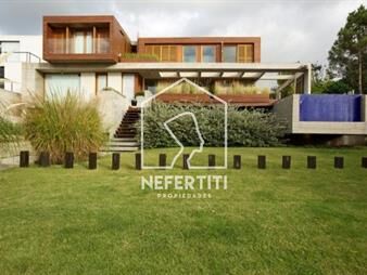 https://www.gallito.com.uy/venta-casa-3-suites-piscina-en-el-chorro-inmuebles-24614285