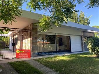 https://www.gallito.com.uy/venta-casa-4-dormitorios-3-baños-540-m2-terreno-inmuebles-21635979