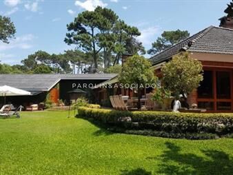 https://web5.gallito.com.uy/espectacular-chalet-en-playa-brava-inmuebles-22352045