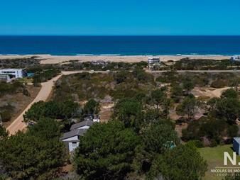 https://www.gallito.com.uy/chalet-de-4-dormitorios-en-alquiler-enjose-ignacio-inmuebles-24594909