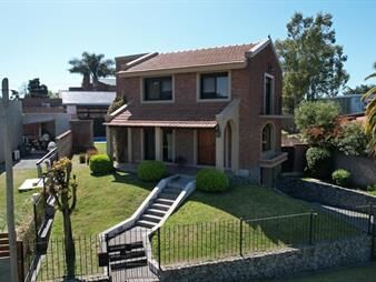 https://web5.gallito.com.uy/destacada-propiedad-en-la-bahia-de-colonia-antonio-lussic-inmuebles-24867296