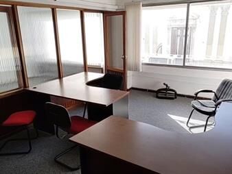 https://web5.gallito.com.uy/hermosa-oficina-muy-luminosa-en-ciudad-vieja-baño-y-coci-inmuebles-24402082