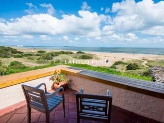 https://web5.gallito.com.uy/espectacular-casa-sobre-el-mar-inmuebles-24962368