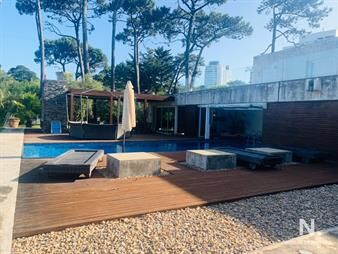 https://web5.gallito.com.uy/importante-residencia-en-venta-playa-mansa-punta-del-este-inmuebles-24987343
