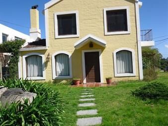 https://web5.gallito.com.uy/muy-linda-casa-en-el-centro-de-la-barra-inmuebles-25033333