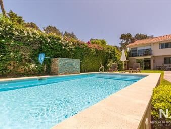 https://web5.gallito.com.uy/vendida-hermosa-casa-en-venta-en-playa-mansa-inmuebles-25033745