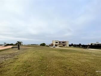 https://web5.gallito.com.uy/las-garzas-oportunidad-lote-de-2430m2-con-vista-al-mar-inmuebles-25038634